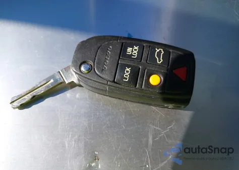 2004 Volvo V70 2.5T z USA, uszkodzony, nr VIN YV1SW59V042444003